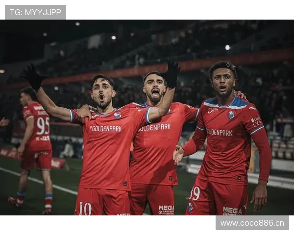 曼联更衣室矛盾再度曝光,球队稳定性面临考验,近期表现受影响 曼联更衣室矛盾再度曝光,球队稳定性面临考验,近期表现受影响