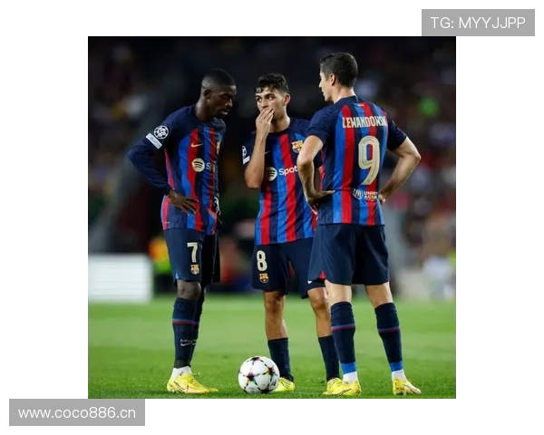 莱万多夫斯基赛场上像台精密机器，回家却像个亿万富翁大爷